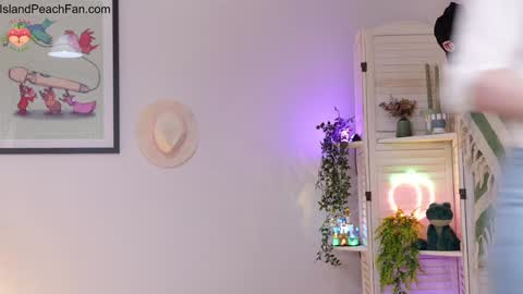 Lou  Peaches online show from March 19, 9:08 pm