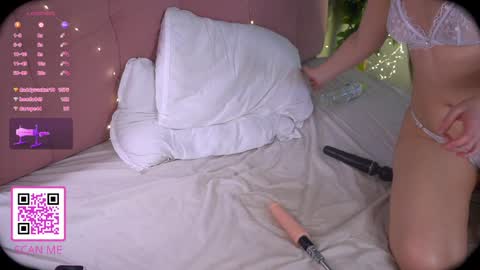 Snapshot of islandladies chatting on March 11, 4:08 am Im Emily Lovense is activeThere are legends that in this room all your wishes can come true Private is Open online show from March 11, 4:08 am