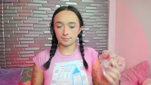Snapshot of issa_garcia chatting on December 12, 2:11 pm I S S A B E L A Igissaa ax Xlittleissa online show from December 12, 2:11 pm