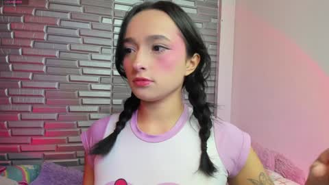 Snapshot of issa_garcia chatting on December 9, 2:06 pm I S S A B E L A Igissaa ax Xlittleissa online show from December 9, 2:06 pm
