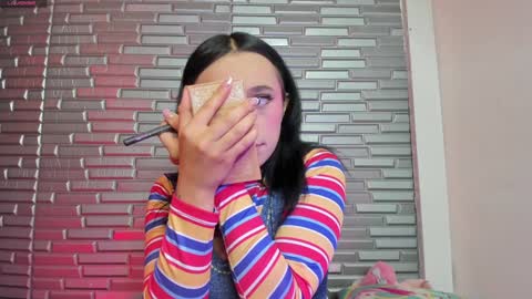 Snapshot of issa_garcia chatting on December 29, 2:10 pm I S S A B E L A Igissaa ax Xlittleissa online show from December 29, 2:10 pm