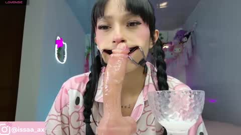 Snapshot of issa_garcia chatting on October 4, 1:22 am I S S A B E L A Igissaa ax Xlittleissa online show from October 4, 1:22 am