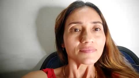 issa_lov online show from April 13, 3:35 pm