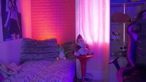 ISSA  online show from February 3, 10:12 pm