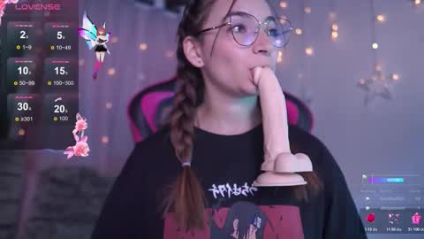 ISSA  online show from November 24, 9:06 pm