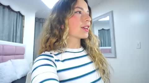 Snapshot of issadorajames chatting on February 3, 6:39 pm issadorajames online show from February 3, 6:39 pm