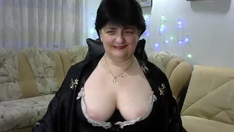 IsXLoves online show from December 10, 5:22 pm