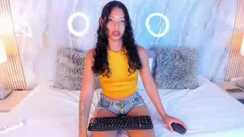 Lexie  online show from June 18, 1:05 pm
