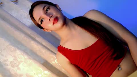 Snapshot of its_me_ezzie chatting on March 5, 6:23 am EZZIE online show from March 5, 6:23 am