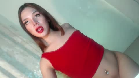 Snapshot of its_me_ezzie chatting on February 22, 8:15 pm EZZIE online show from February 22, 8:15 pm