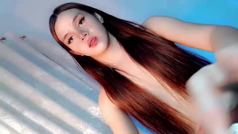 Snapshot of its_me_ezzie chatting on March 7, 7:05 pm EZZIE online show from March 7, 7:05 pm