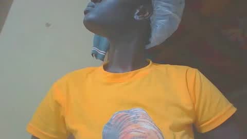 Snapshot of itsqueen_blacq chatting on October 5, 6:24 pm Queen blacq online show from October 5, 6:24 pm