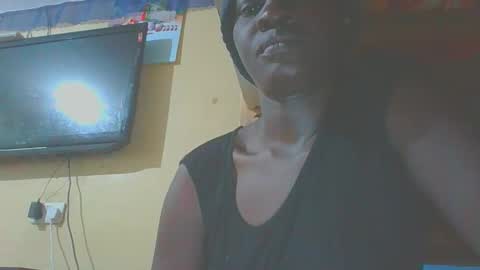 Snapshot of itsqueen_blacq chatting on October 14, 6:38 am Queen blacq online show from October 14, 6:38 am