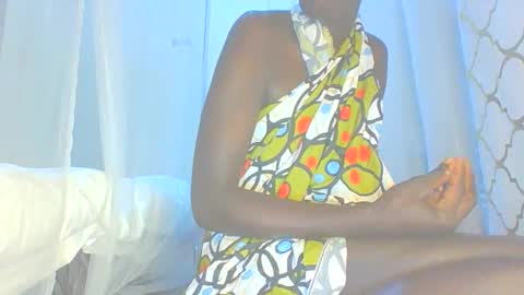 Snapshot of itsqueen_blacq chatting on September 14, 7:39 am Queen blacq online show from September 14, 7:39 am