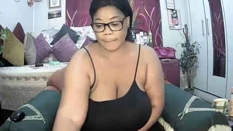 Snapshot of itumeleng74 chatting on February 27, 4:31 am itumeleng74 online show from February 27, 4:31 am