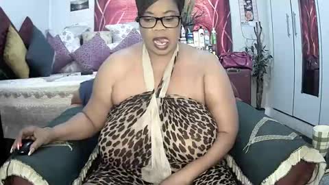 Snapshot of itumeleng74 chatting on February 19, 8:33 am itumeleng74 online show from February 19, 8:33 am