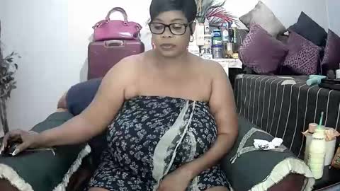 Snapshot of itumeleng74 chatting on February 1, 6:40 pm itumeleng74 online show from February 1, 6:40 pm