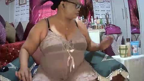 itumeleng74 online show from March 11, 6:28 am