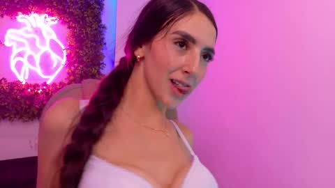 Itzel  online show from January 18, 1:18 pm