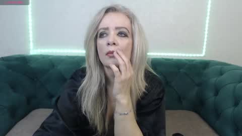 Snapshot of ivanacharm chatting on January 5, 4:25 am ivanacharm online show from January 5, 4:25 am