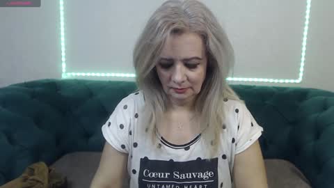 Snapshot of ivanacharm chatting on January 6, 4:26 am ivanacharm online show from January 6, 4:26 am
