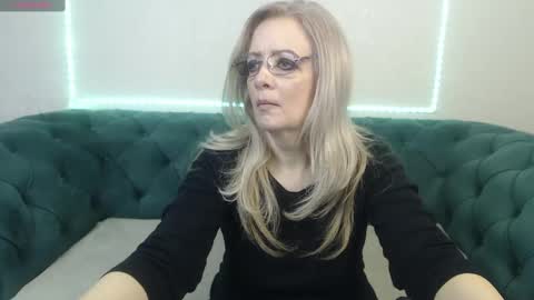 Snapshot of ivanacharm chatting on February 23, 4:22 am ivanacharm online show from February 23, 4:22 am