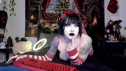 Ivey and James online show from January 6, 10:46 pm