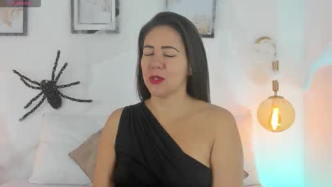 Ivy  online show from October 22, 2:00 pm