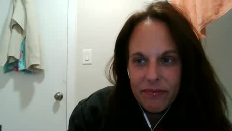 Ivy Jade online show from October 22, 8:08 am