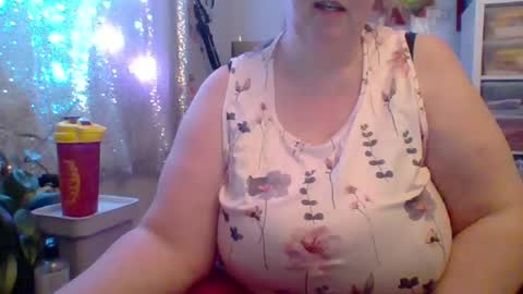 ivyjane3522 online show from July 25, 3:24 am