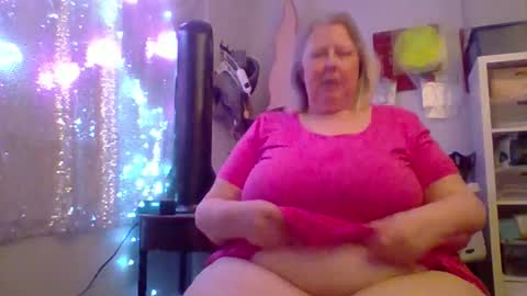 ivyjane3522 online show from June 11, 1:16 am