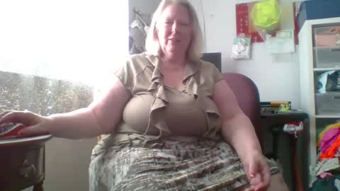 ivyjane3522 online show from June 25, 3:13 pm