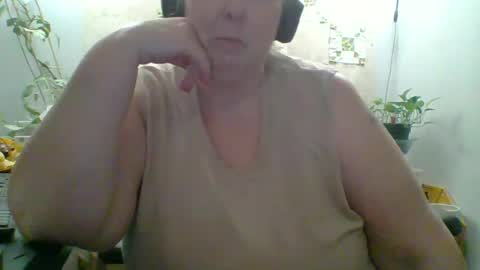 ivyjane3522 online show from June 17, 12:23 am