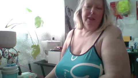 ivyjane3522 online show from July 16, 1:37 pm