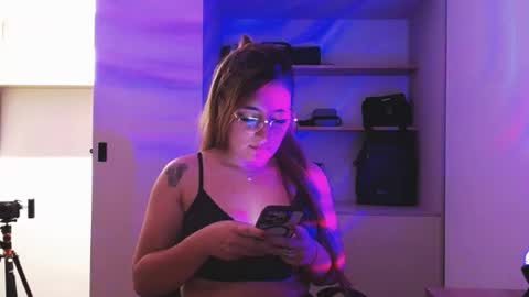 ivyrose19 online show from July 26, 3:58 am
