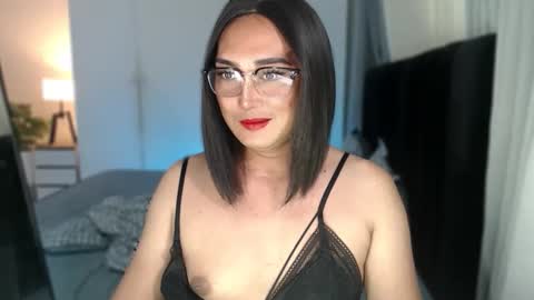 iya_hermosa online show from March 12, 12:19 pm