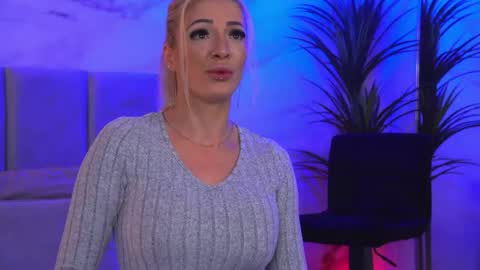 izabelle_02 online show from April 4, 4:00 am