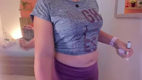 Snapshot of izaro_22 chatting on January 8, 2:25 am Iza online show from January 8, 2:25 am