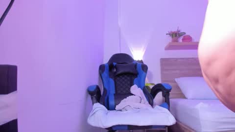 Snapshot of izaro_22 chatting on October 4, 4:00 pm Iza online show from October 4, 4:00 pm