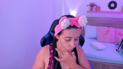 Snapshot of izaro_22 chatting on September 29, 12:54 pm Iza online show from September 29, 12:54 pm
