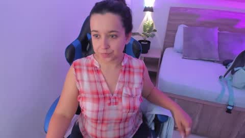 Snapshot of izaro_22 chatting on September 16, 1:08 pm Iza online show from September 16, 1:08 pm