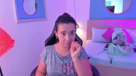 Snapshot of izaro_22 chatting on September 10, 2:33 am Iza online show from September 10, 2:33 am