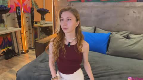 izi online show from September 11, 3:45 pm