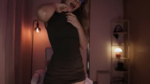 Linda Sofia help me get to 100 thumbs up online show from February 14, 2:46 am