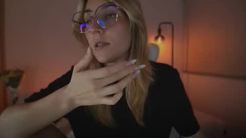 Linda Sofia help me get to 100 thumbs up online show from September 21, 4:11 am