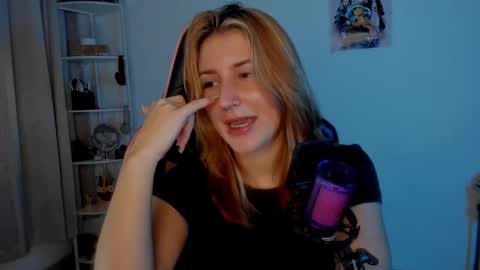 Linda Sofia help me get to 100 thumbs up online show from February 10, 6:20 am