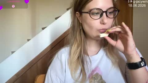 jacywinslat online show from June 18, 2:13 am