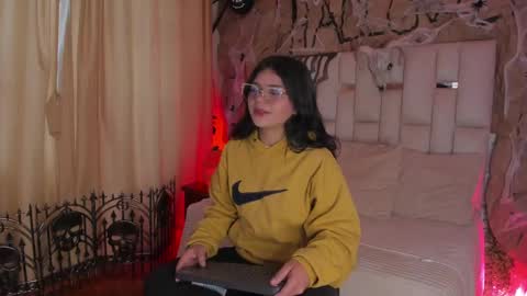 Snapshot of jade_nm chatting on October 21, 1:15 pm ade online show from October 21, 1:15 pm