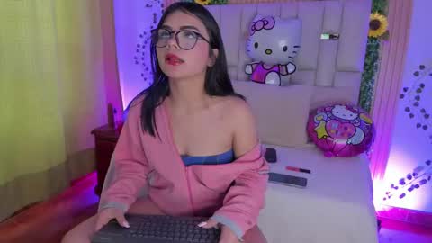 Snapshot of jade_nm chatting on October 1, 4:23 pm ade online show from October 1, 4:23 pm