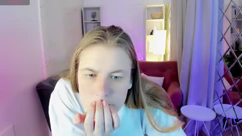 Jade online show from November 19, 8:20 pm